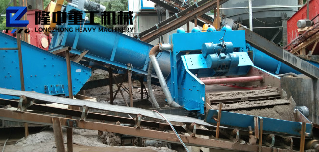 輪斗洗砂機(jī)與螺旋洗砂機(jī)相比，清洗效果更好